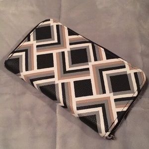 NWOT All about the Benjamin’s Wallet. Black, White, Silver & Gold pattern